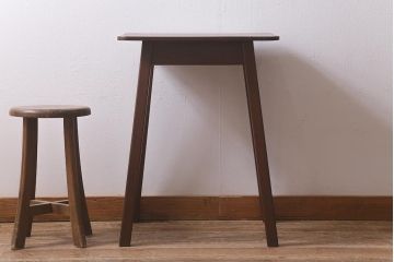 アンティーク家具　和製アンティーク　ナラ材　シンプルなデザインが魅力のサイドテーブル(R-042846)