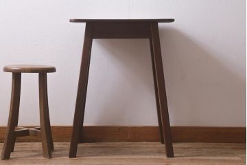 アンティーク家具　和製アンティーク　ナラ材　シンプルなデザインが魅力のサイドテーブル(R-042846)