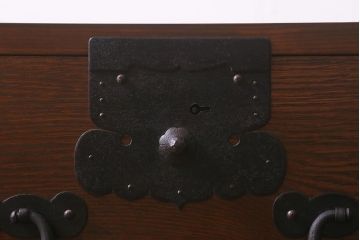 ラフジュ工房オリジナル　前板栗材　大正期　脚付き　古金具を使ったリメイクローボード(テレビ台、リビングボード、収納棚)(R-042854)