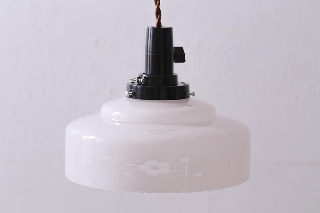 アンティーク照明　昭和初期　レトロな趣きの切子が魅力的なガラスシェードの吊り下げ照明(天井照明、ペンダントライト)(R-042858)