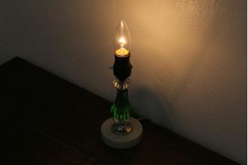 アンティーク照明　昭和初期　台座大理石　グリーンのガラスボディがおしゃれなテーブルランプ(卓上照明、スタンドライト)(R-042860)