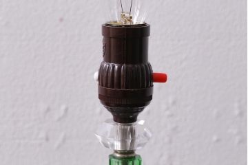 アンティーク照明　昭和初期　台座大理石　グリーンのガラスボディがおしゃれなテーブルランプ(卓上照明、スタンドライト)(R-042860)