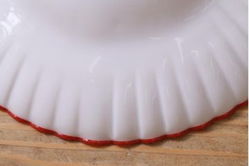 アンティーク照明　レトロ　ミルクガラス　赤縁フリルのペンダントライト(ランプシェード、天井照明)(R-042861)