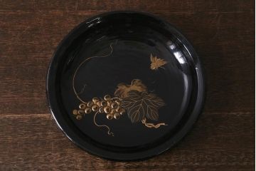 アンティーク雑貨　明治大正期　葡萄に蝿　蒔絵　木製菓子皿(漆器)(R-042864)