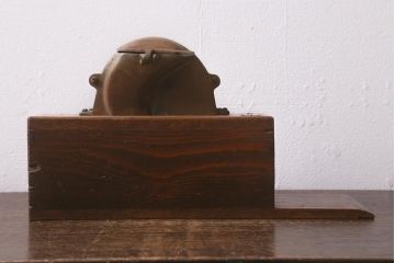アンティーク雑貨　昭和レトロ　手廻式鰹節削器(古道具)(R-042867)