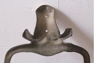 ヴィンテージ雑貨　イギリスビンテージ　真鍮・銅　牛のモチーフが目を引くドアベル(鐘)(R-042870)