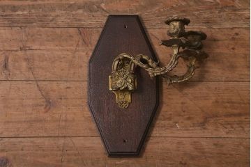 アンティーク雑貨　真鍮　ブラケットライトをリメイクした壁掛けキャンドルホルダー(ろうそく立て、燭台、キャンドルスタンド)(R-042872)