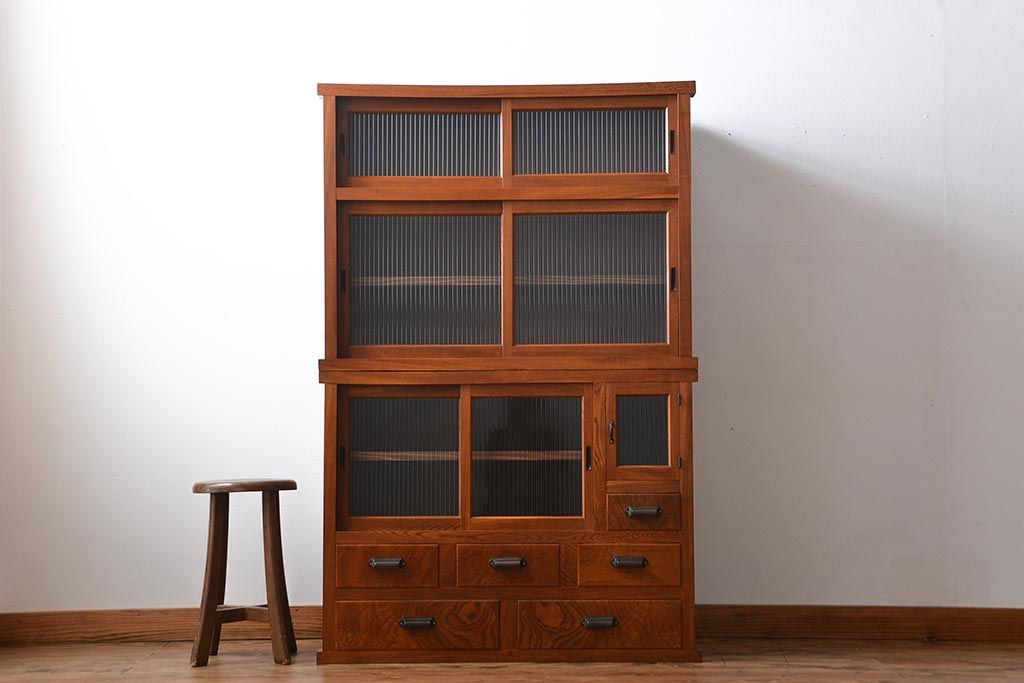 和製アンティーク　昭和初期　ケヤキ材　モールガラス　昭和レトロな雰囲気漂う重ね水屋箪笥(食器棚、カップボード、収納棚、リビングボード)(R-042873)