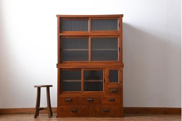 和製アンティーク　昭和初期　ケヤキ材　モールガラス　昭和レトロな雰囲気漂う重ね水屋箪笥(食器棚、カップボード、収納棚、リビングボード)(R-042873)