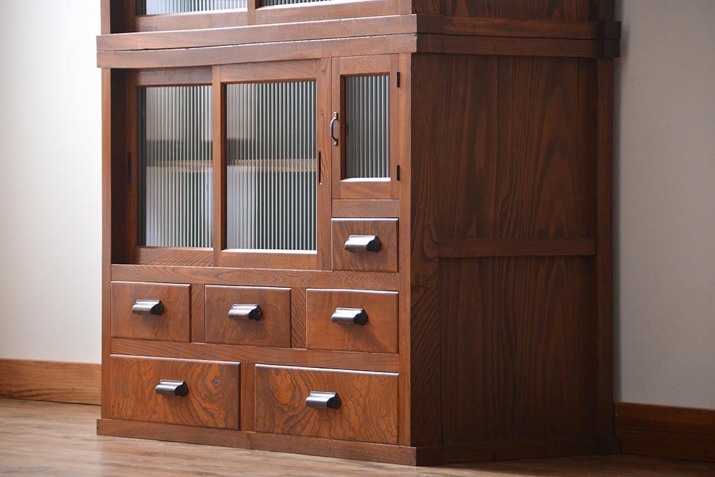 和製アンティーク　昭和初期　ケヤキ材　モールガラス　昭和レトロな雰囲気漂う重ね水屋箪笥(食器棚、カップボード、収納棚、リビングボード)(R-042873)