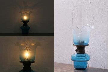 アンティーク照明　オイルランプリメイク　フリルガラス　ブルーのガラスがおしゃれなテーブルランプ(卓上照明)(R-042878)