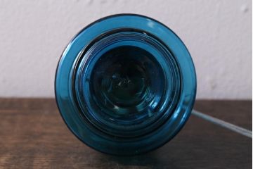 アンティーク照明　オイルランプリメイク　フリルガラス　ブルーのガラスがおしゃれなテーブルランプ(卓上照明)(R-042878)