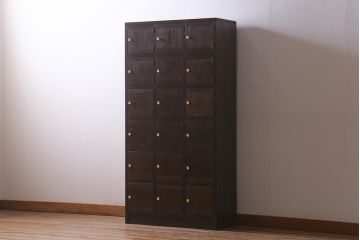 ラフジュ工房オリジナル　6×3マス　古材リメイク　モミの木　白い取っ手がアクセントのマス目棚(収納棚、下駄箱)(R-042881)