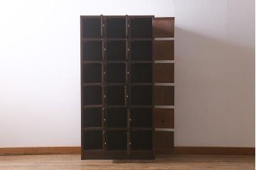 ラフジュ工房オリジナル　6×3マス　古材リメイク　モミの木　白い取っ手がアクセントのマス目棚(収納棚、下駄箱)(R-042881)