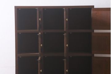 ラフジュ工房オリジナル　6×3マス　古材リメイク　モミの木　白い取っ手がアクセントのマス目棚(収納棚、下駄箱)(R-042881)