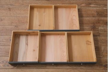 和製アンティーク　アンティークペイント　昭和中期　ユニセックスなデザインが魅力の小引き出し(小物収納)(R-042883)