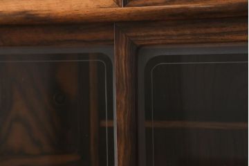 ヴィンテージ家具　和製ビンテージ　前面黒柿材　中桐材　上手物　黒い杢目が渋さ醸し出す茶箪笥(茶棚、飾り棚、戸棚、収納棚)(R-042885)