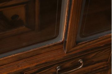 ヴィンテージ家具　和製ビンテージ　前面黒柿材　中桐材　上手物　黒い杢目が渋さ醸し出す茶箪笥(茶棚、飾り棚、戸棚、収納棚)(R-042885)