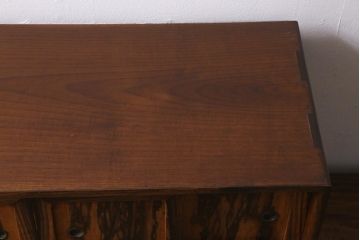 ヴィンテージ家具　和製ビンテージ　前面黒柿材　中桐材　上手物　黒い杢目が渋さ醸し出す茶箪笥(茶棚、飾り棚、戸棚、収納棚)(R-042885)