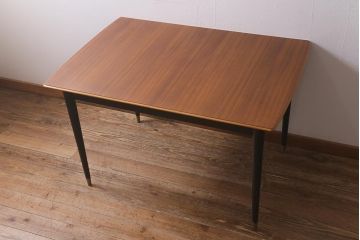 ヴィンテージ家具　北欧ビンテージ　黒塗りの脚がモダンなエクステンションテーブル(ダイニングテーブル、拡張式テーブル)(R-042887)