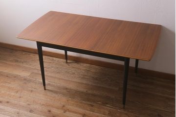 ヴィンテージ家具　北欧ビンテージ　黒塗りの脚がモダンなエクステンションテーブル(ダイニングテーブル、拡張式テーブル)(R-042887)