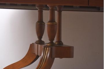 展示品　IDC大塚家具　Baker(ベーカー社)　1939　パイン材　エクステンションテーブル(ダイニングテーブル、ラウンドテーブル)(定価約80万円)(R-042897)