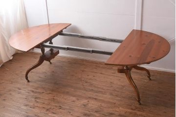 展示品　IDC大塚家具　Baker(ベーカー社)　1939　パイン材　エクステンションテーブル(ダイニングテーブル、ラウンドテーブル)(定価約80万円)(R-042897)