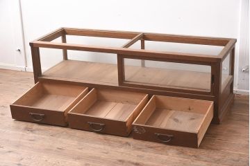 和製アンティーク　昭和レトロ　黄みがかった木色が味わい深いのショーケース(ガラスケース、陳列棚、飾り棚)(R-042898)
