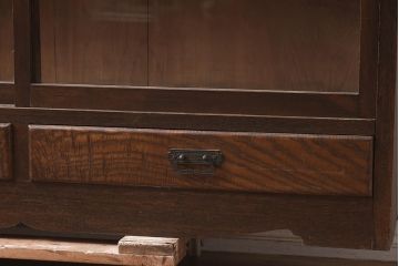 和製アンティーク　大正昭和初期　タモ材　栓材　大正ロマン　昭和レトロ　懐かしい雰囲気の大振りなブックケース(本箱、戸棚、収納棚、飾り棚)(R-042902)