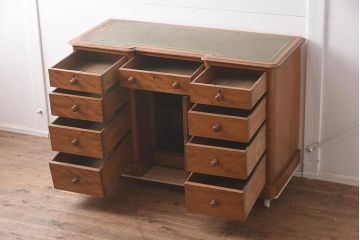 【簡易リペア限定品】フランスアンティーク　【簡易リペア限定品】【簡易リペア限定品】アンティーク建具　メープル材　玉杢が目を引く両袖机(両袖デスク、机、在宅ワーク、在宅用ワークデスク、サイドボード)(R-042903)