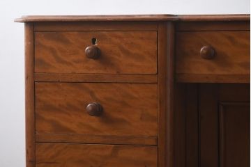 フランスアンティーク　アンティーク家具　メープル材　玉杢が目を引く両袖机(両袖デスク、机、在宅ワーク、在宅用ワークデスク、サイドボード)(R-042903)