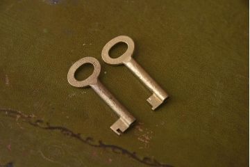 フランスアンティーク　アンティーク家具　メープル材　玉杢が目を引く両袖机(両袖デスク、机、在宅ワーク、在宅用ワークデスク、サイドボード)(R-042903)