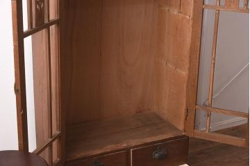 和製アンティーク　大正昭和初期　栓材　大正ロマン　花の透かし彫りが可愛い本箱(ブックケース、収納棚、飾り棚、キャビネット)(R-042904)