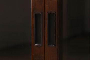 アンティーク家具　脚付きリメイク　ヒノキ材　4枚引き戸の6尺水屋サイドボード(水屋箪笥、戸棚、収納棚)(R-042906)