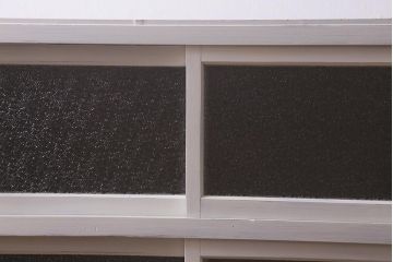 アンティーク家具　昭和中期　ペイント　ダイヤガラス入り　ツートンカラーがおしゃれなガラス戸棚(収納棚、キャビネット)(R-042907)