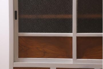 アンティーク家具　昭和中期　ペイント　ダイヤガラス入り　ツートンカラーがおしゃれなガラス戸棚(収納棚、キャビネット)(R-042907)