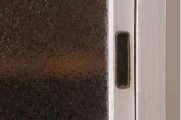 アンティーク家具　昭和中期　ペイント　ダイヤガラス入り　ツートンカラーがおしゃれなガラス戸棚(収納棚、キャビネット)(R-042907)