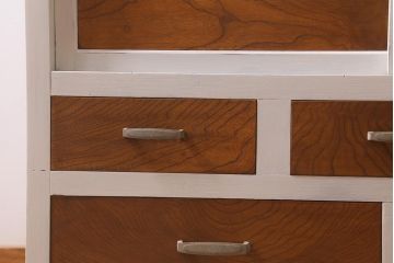 アンティーク家具　昭和中期　ペイント　ダイヤガラス入り　ツートンカラーがおしゃれなガラス戸棚(収納棚、キャビネット)(R-042907)