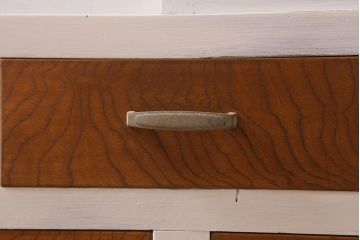 アンティーク家具　昭和中期　ペイント　ダイヤガラス入り　ツートンカラーがおしゃれなガラス戸棚(収納棚、キャビネット)(R-042907)