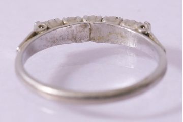 ヴィンテージアクセサリー　シルバー　クリアなストーンが並んだリング(指輪、ビンテージ)(R-042910)