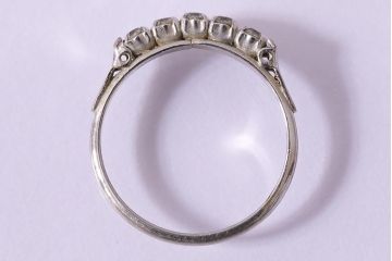 ヴィンテージアクセサリー　シルバー　クリアなストーンが並んだリング(指輪、ビンテージ)(R-042910)