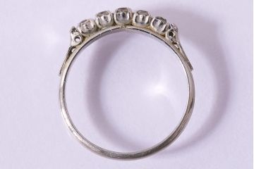 ヴィンテージアクセサリー　シルバー　クリアなストーンが並んだリング(指輪、ビンテージ)(R-042910)