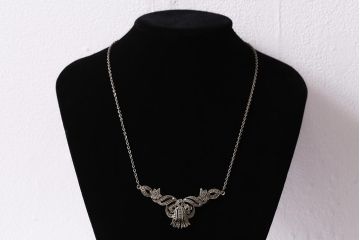 ヴィンテージアクセサリー　気品漂うクラシカルなネックレス(ペンダント、ビンテージ)(R-042921)