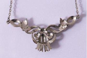 ヴィンテージアクセサリー　気品漂うクラシカルなネックレス(ペンダント、ビンテージ)(R-042921)