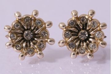ビンテージアクセサリー　日本製　きらきらと輝く花モチーフのヴィンテージイヤリング(R-042925)