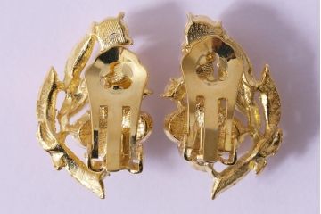 ビンテージアクセサリー　日本製　イミテーションパールが上品なリーフモチーフのイヤリング(R-042926)