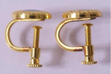 ビンテージアクセサリー　日本製　ブルーがアクセントのエレガントなイヤリング(R-042927)