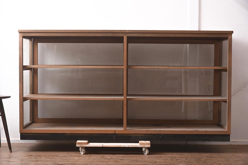 レトロ家具　昭和中期　シンプルで大振りなガラスケース(ショーケース、陳列棚)(R-042933)