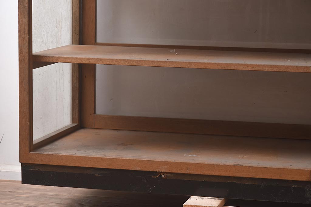 レトロ家具　昭和中期　シンプルで大振りなガラスケース(ショーケース、陳列棚)(R-042933)