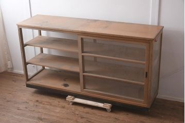 レトロ家具　昭和中期　シンプルで大振りなガラスケース(ショーケース、陳列棚)(R-042933)